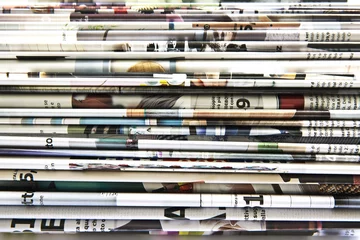 Glasschilderij Kranten Stapel gekleurde tijdschriften