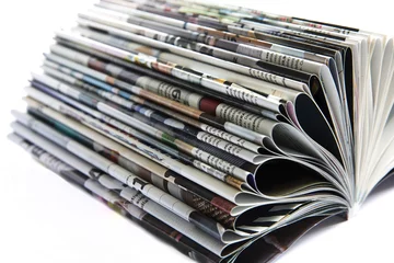 Fototapete Zeitungen Stapel alter farbiger Zeitschriften