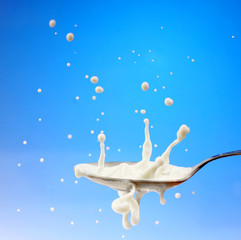 Obraz na płótnie Canvas splash of the milk on the spoon