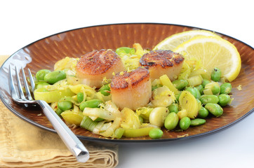 Scallops with leek and edamame