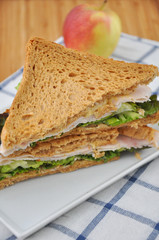 Vollkornsandwich mit Apfel