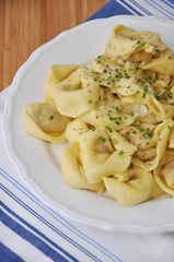 Tortellini in Butter mit Parmesan
