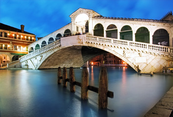 Fototapeta na wymiar Wenecja - Most Rialto na zmierzchu, Włochy