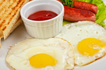 Fried eggs with sausages