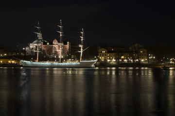 Fototapeta na wymiar Tallship in night Stockholm