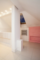 Amaranth house - attic bathroom