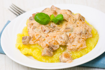 mushrooms in a cream sauce with mashed potatoes