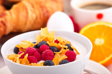 Cornflakes und Fruchtquark