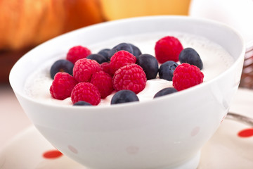 Quark mit frischen Fruechten