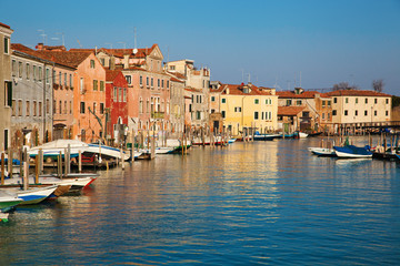 Fototapeta na wymiar Typowy kanał w Wenecji