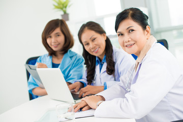 Fototapeta premium Three asian doctors