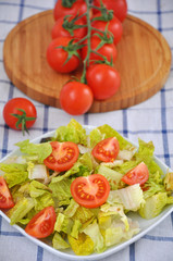Grüner Salat mit Tomaten