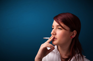 Obraz premium Beautiful woman smoking cigarette vith copy space