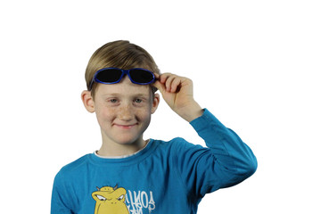 Junge mit Sonnenbrille