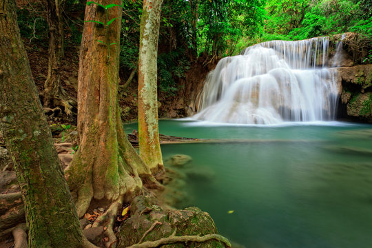 Waterfall in tropical forest, west of Thailand © Sura Nualpradid