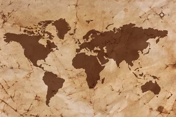 Fototapeten Alte Weltkarte auf knittrigem und fleckigem Pergamentpapier © RTimages