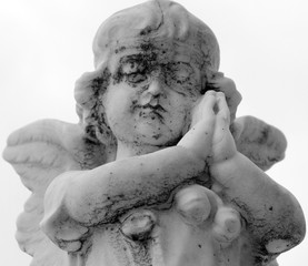 praying angel statue