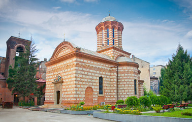 Fototapeta na wymiar Stary kościół sąd w Bukareszcie, w Rumunii.