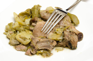 Coniglio in salsa di carciofi e patate, cucina sarda