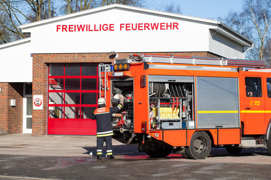 Freiwillige Feuerwehr Images – Browse 881 Stock Photos, Vectors, and Video