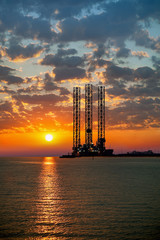 Sea oil rig on sunrise. - obrazy, fototapety, plakaty
