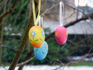 Ostereier am Strauch