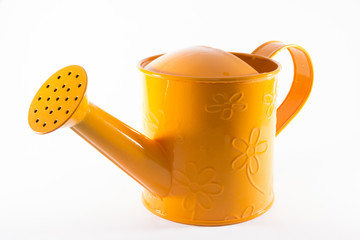 regadera naranja con flores