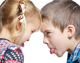 Children sticking out tongues