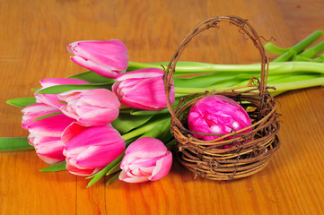 Ostern rosa Tulpen Ostereier