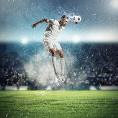 Tuinposter voetballer die de bal slaat © Sergey Nivens