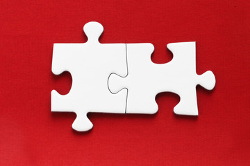 Jig Saw Puzzle - Two Pieces on Red - 49350314