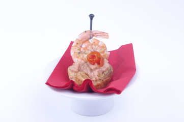 aperitivi di voulevant alla crema di pomodoro e gamberetti