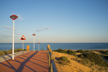 Obraz premium Walkway towards the sea