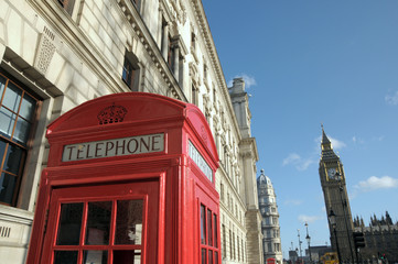 Fototapeta na wymiar Czerwone budki telefonicznej i Big Ben, London