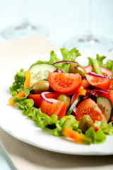 insalata di pomodori cipolla e cetrioli