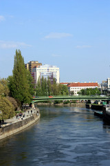 Naklejka premium Wien, Donaukanal von der Schwedenbrücke aus
