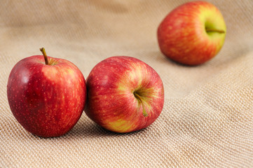 red apples