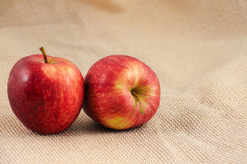 red apples