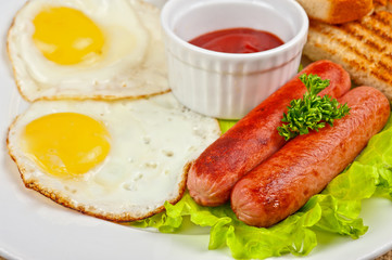 Fried eggs with sausages