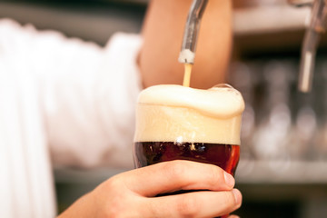 Man drawing a beer