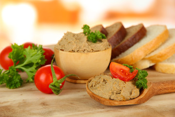 Composition of fresh pate, tomatoes and bread,