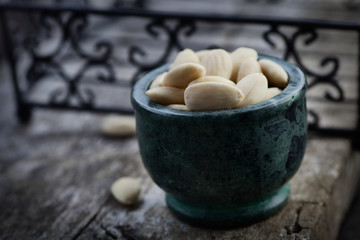 Peeled almonds