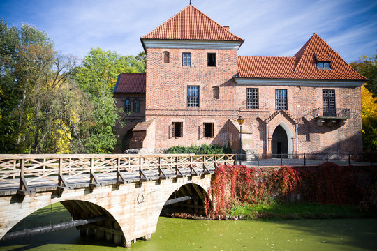 Fototapeta Gothic castle in Oporow, Poland