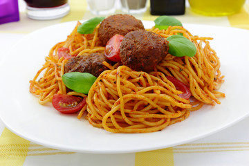 Spaghetti with meatballs - Spaghetti mit Hackbällchen