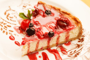 cheesecake with berries