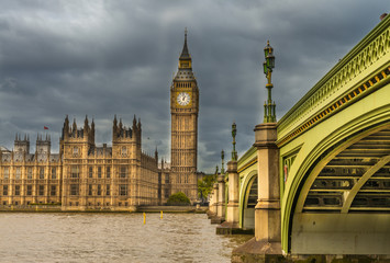 Fototapeta na wymiar Londyn. Wspaniały widok na most Westminster z Big Benem i Ho