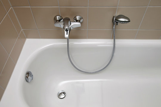Kleines Badezimmer nach Renovierung badewanne