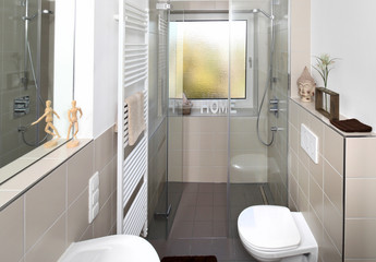 Kleines Badezimmer nach Renovierung