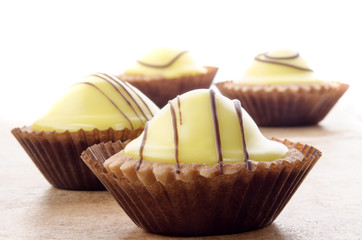 cupcake mit Zitronenglasur und Schokolade