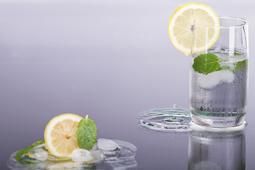 Fototapeta premium Fresh lemon drink with mint.